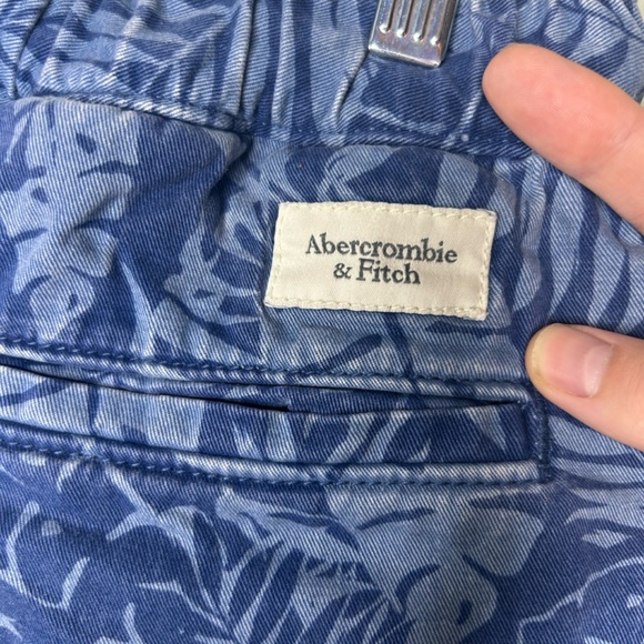 Men's Abercombie & Fitch blue tropical floral drawstring 3 pocket shorts - Picture 4 of 8